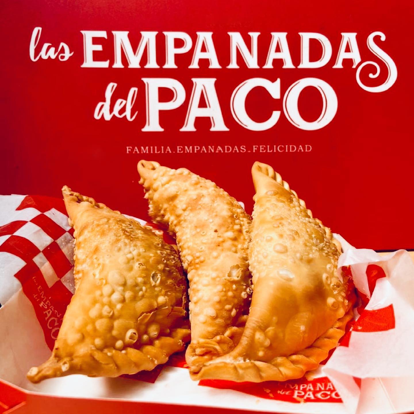 Empanadas artesanales recién horneadas